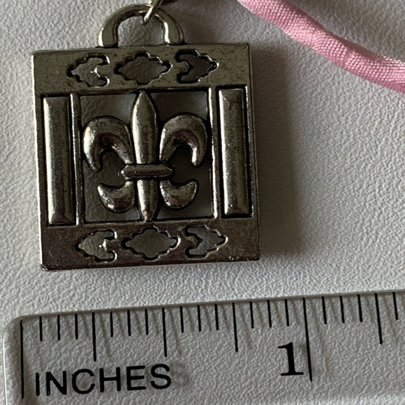 Necklace fleur de Lis square pendant on soft pink satin cord - Picture 7 of 7